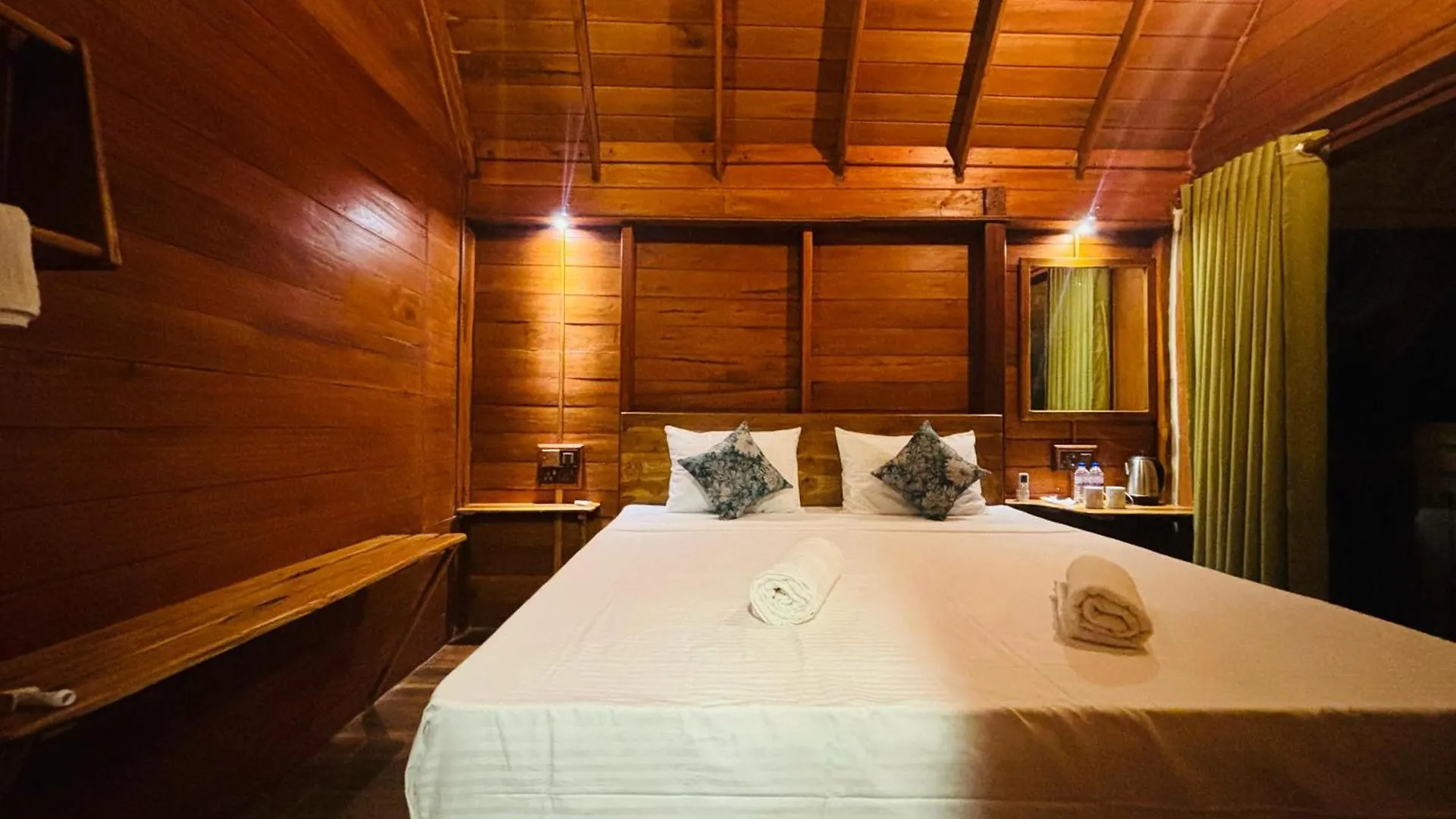 Woodholic Homestay Sigirija